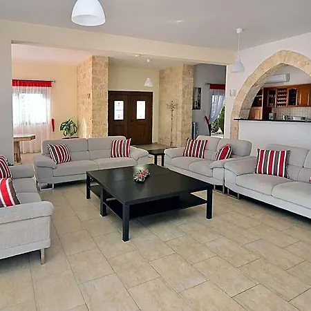 Impressive Large Huge Heated Pool Garden 2*