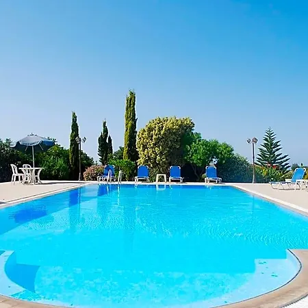 Impressive Large Huge Heated Pool Garden 2* Peyia
