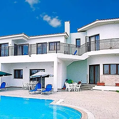 Impressive Large Huge Heated Pool Garden Hotel Peyia