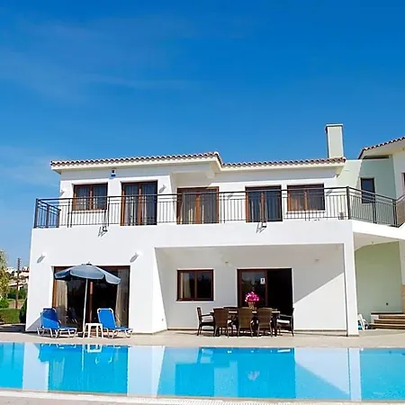Hotell Impressive Large Huge Heated Pool Garden Pégeia