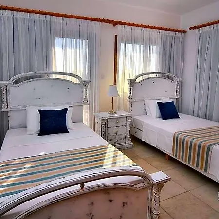 Hotel Impressive Large Huge Heated Pool Garden 2*